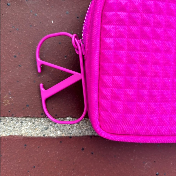 Valentino Vibrant Pink Quilted Pouch - Picture 2 of 4